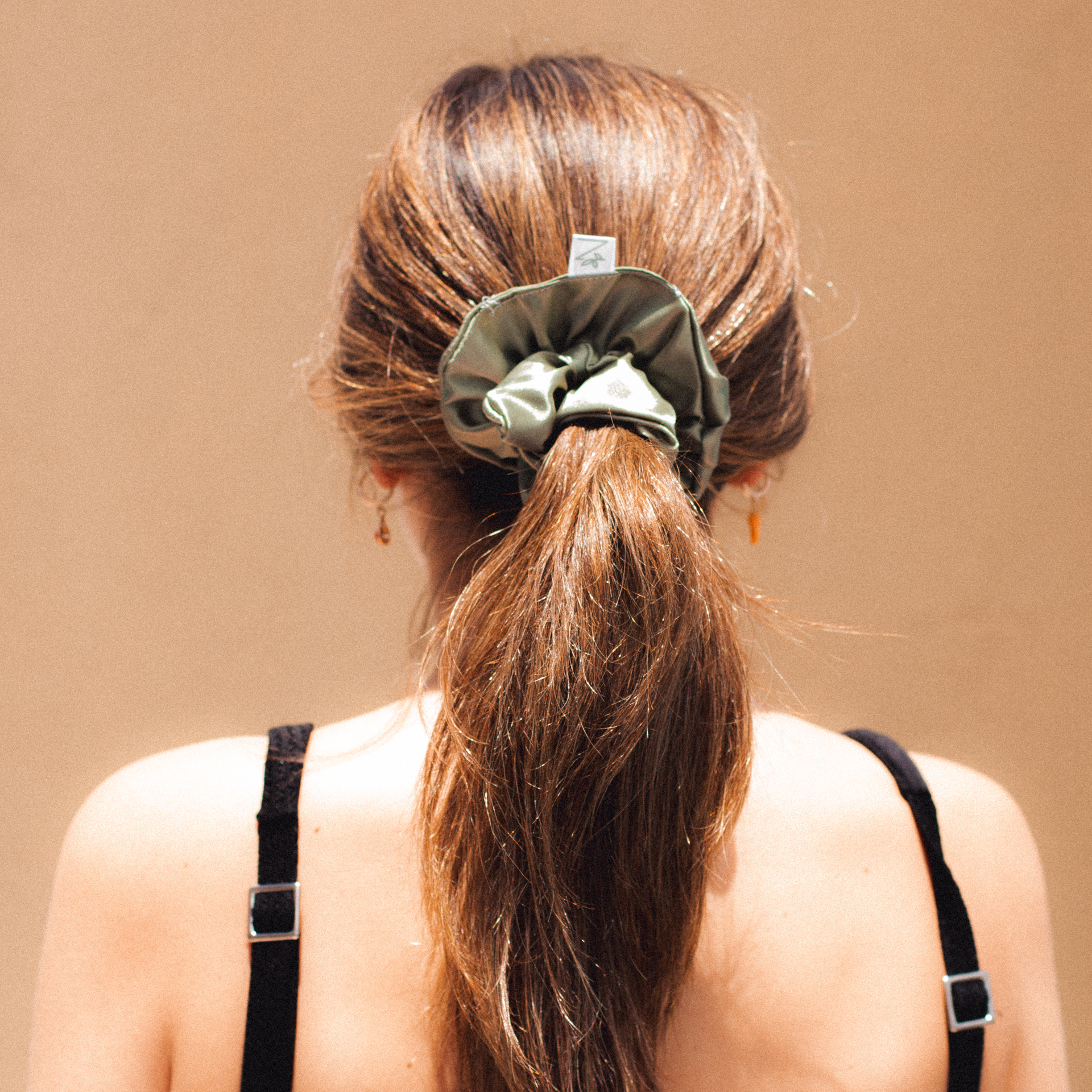 Scrunchies de satén - Verde Oliva - Imagen 4