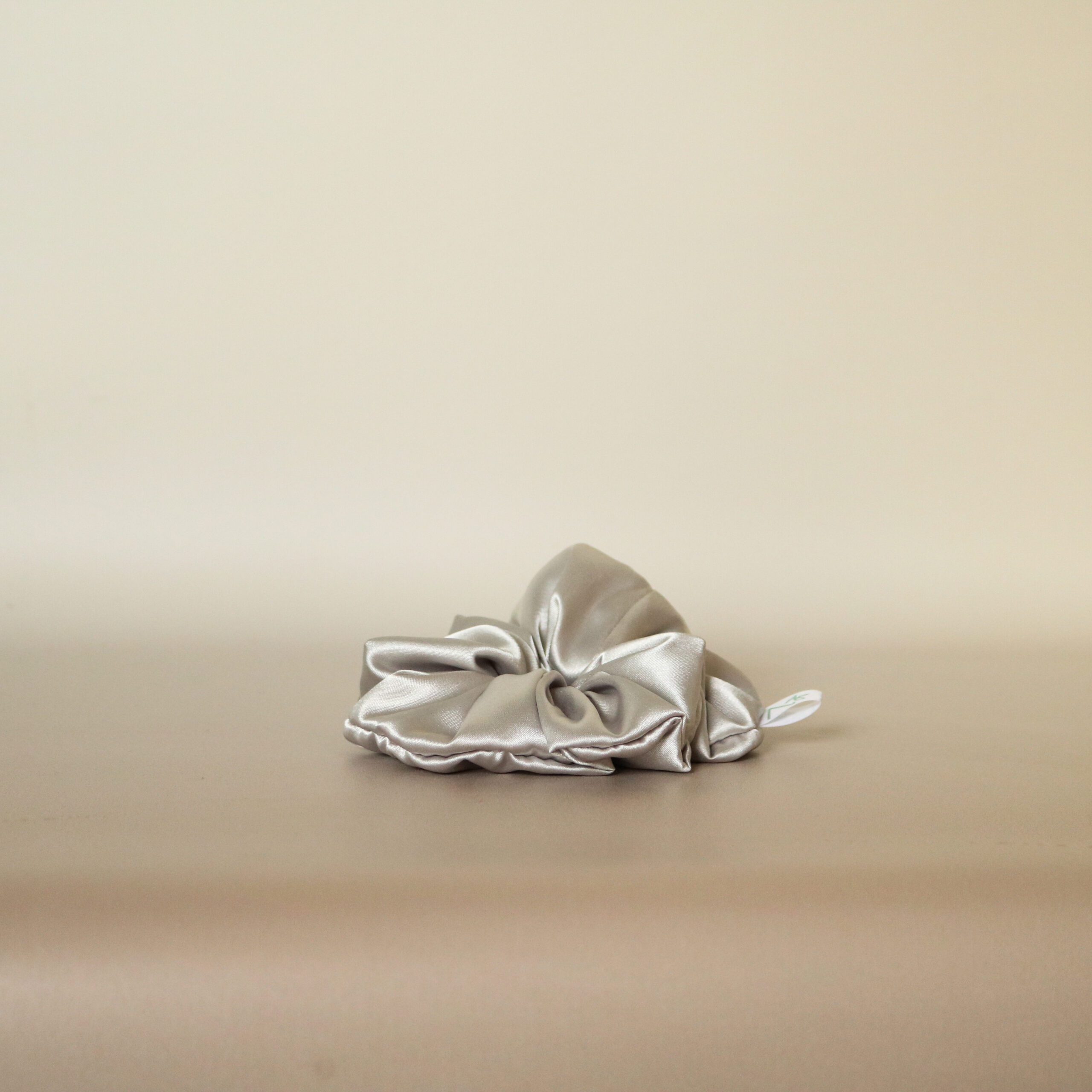 Scrunchies de satén - Plata